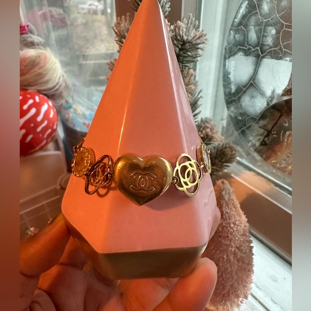 18k Saudi Gold Bracelet Inspired 7 inches.12.05grams